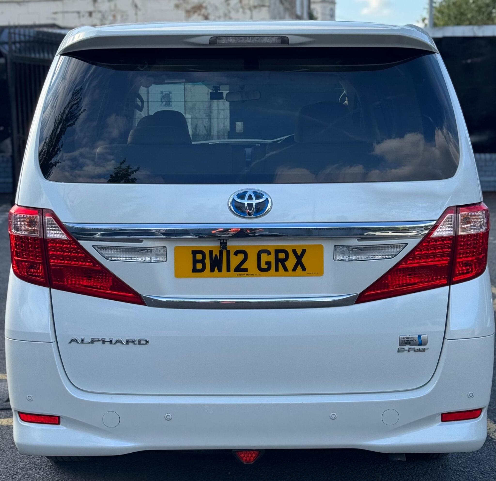 Toyota Alphard - Hybrid 2.4 VVh-T CVT, 7 Seats 5dr Image